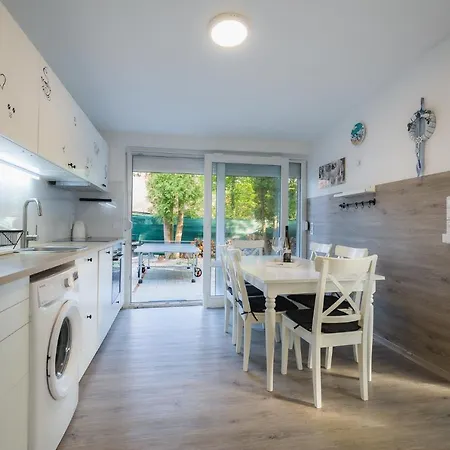 Galerius Pihenohaz By Bltn Apartment