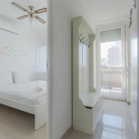 Galerius Pihenohaz By Bltn