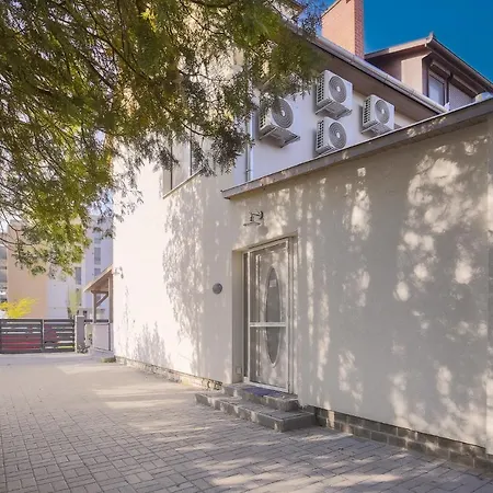 Galerius Pihenohaz By Bltn Апартаменты