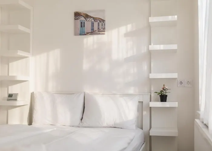 Galerius Pihenohaz By Bltn