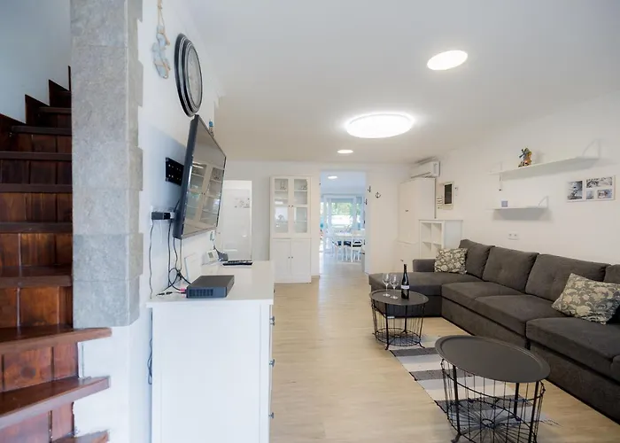 Galerius Pihenohaz By Bltn